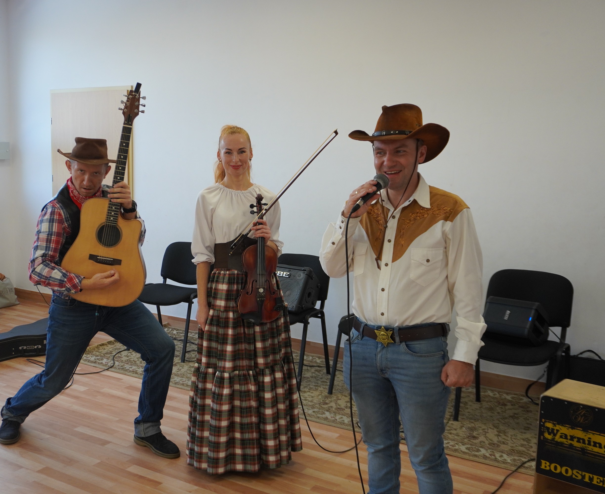 You are currently viewing „KOWBOJE, GITARA I BANJO – CZYLI MUZYCZNY ŚWIAT WESTERNÓW”